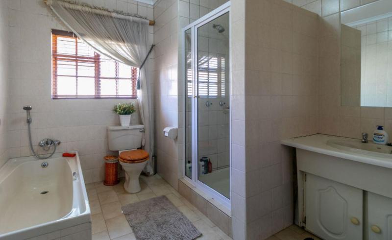 4 Bedroom Property for Sale in Oakdene Gauteng