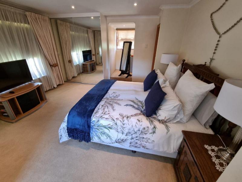 4 Bedroom Property for Sale in Oakdene Gauteng
