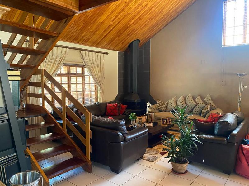 4 Bedroom Property for Sale in Oakdene Gauteng