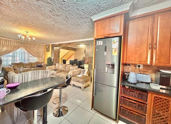 4 Bedroom Property for Sale in Blue Hills Gauteng