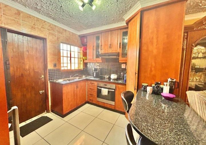 4 Bedroom Property for Sale in Blue Hills Gauteng