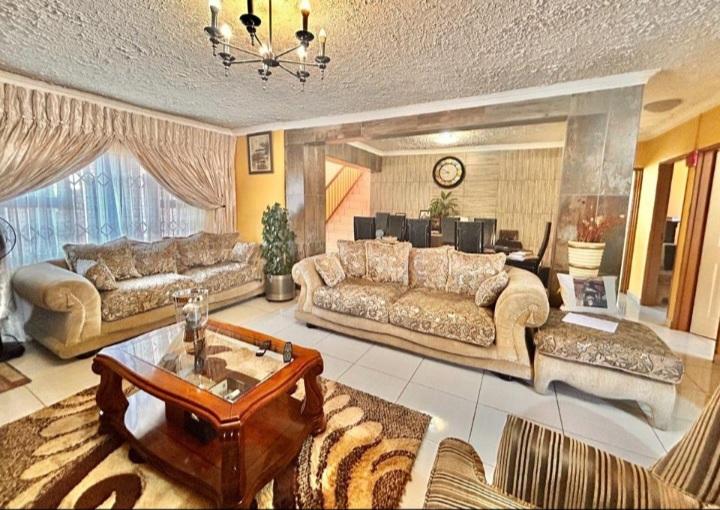 4 Bedroom Property for Sale in Blue Hills Gauteng