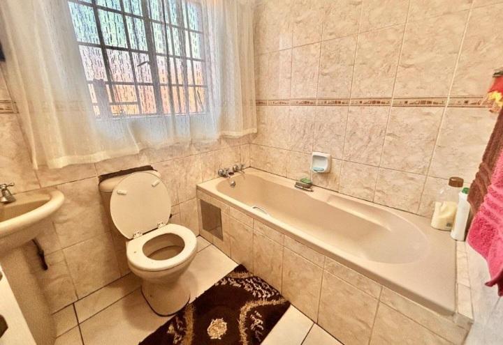 4 Bedroom Property for Sale in Blue Hills Gauteng
