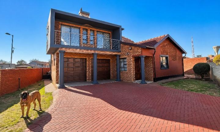 4 Bedroom Property for Sale in Blue Hills Gauteng
