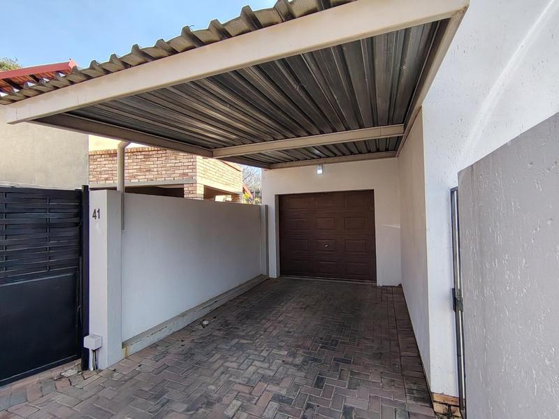 To Let 2 Bedroom Property for Rent in Fourways Gauteng