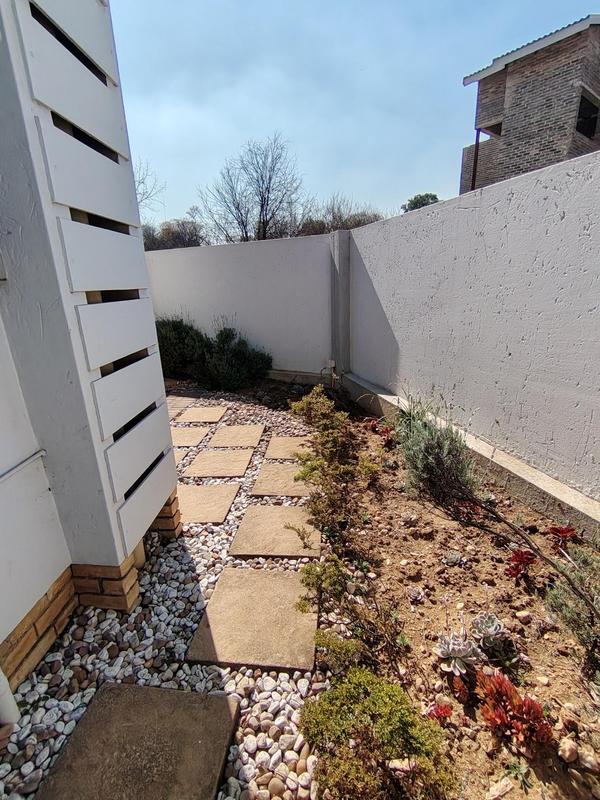 To Let 2 Bedroom Property for Rent in Fourways Gauteng