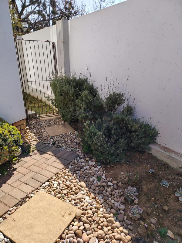 To Let 2 Bedroom Property for Rent in Fourways Gauteng