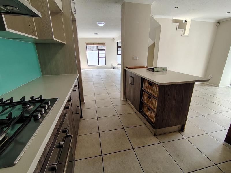To Let 2 Bedroom Property for Rent in Fourways Gauteng