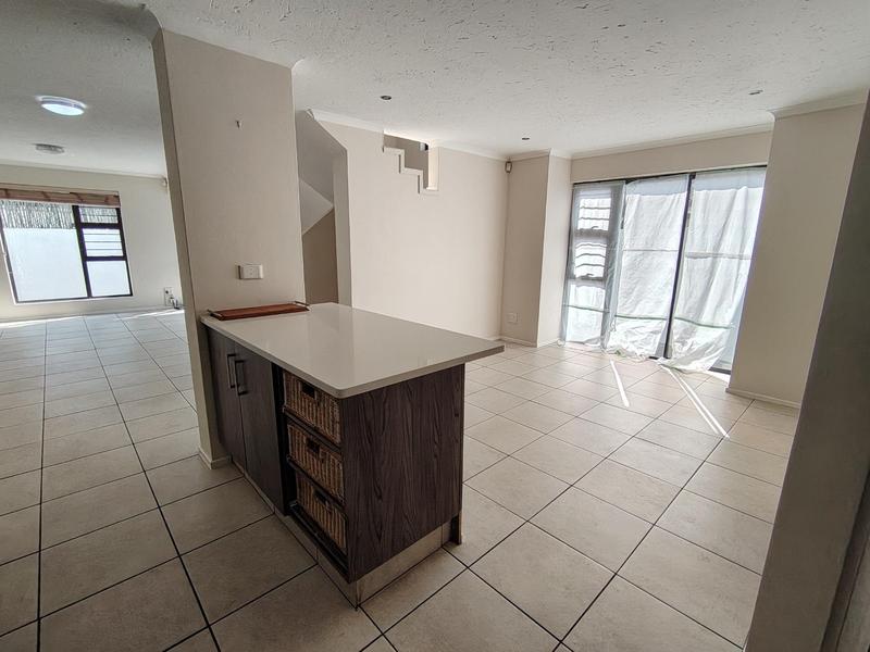 To Let 2 Bedroom Property for Rent in Fourways Gauteng