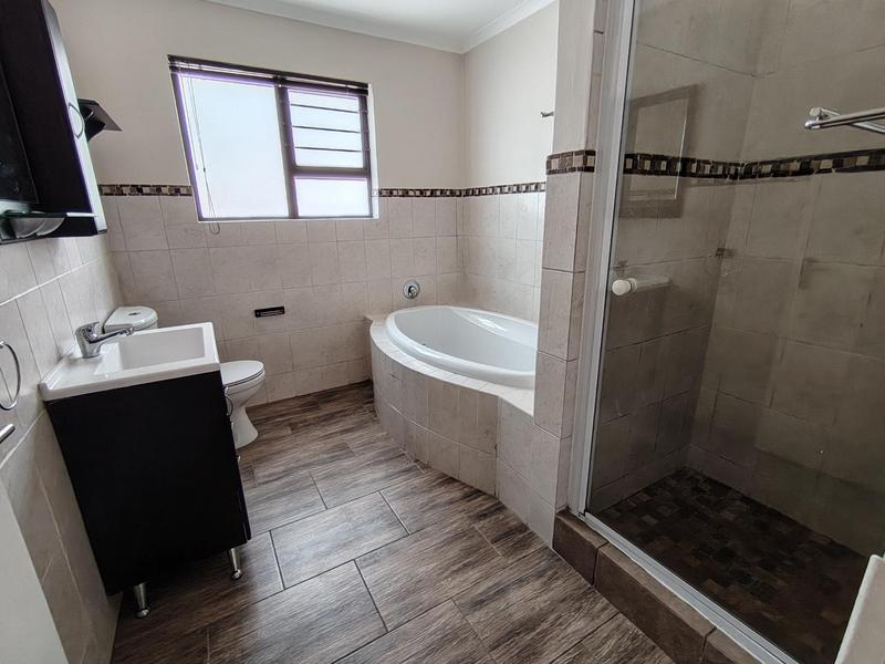 To Let 2 Bedroom Property for Rent in Fourways Gauteng