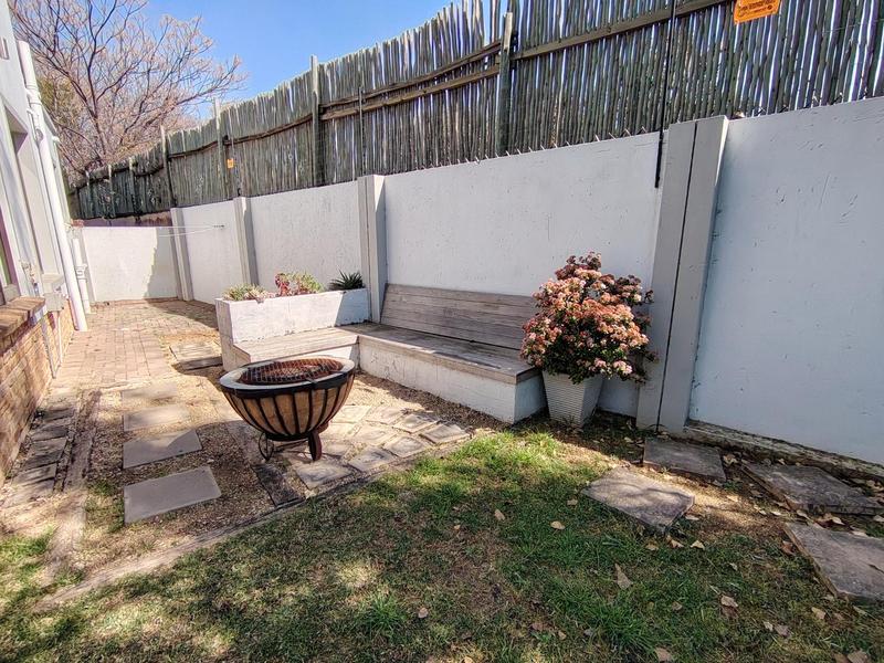 To Let 2 Bedroom Property for Rent in Fourways Gauteng