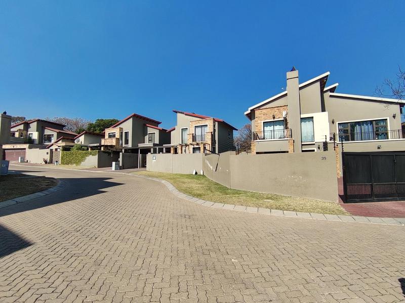To Let 2 Bedroom Property for Rent in Fourways Gauteng