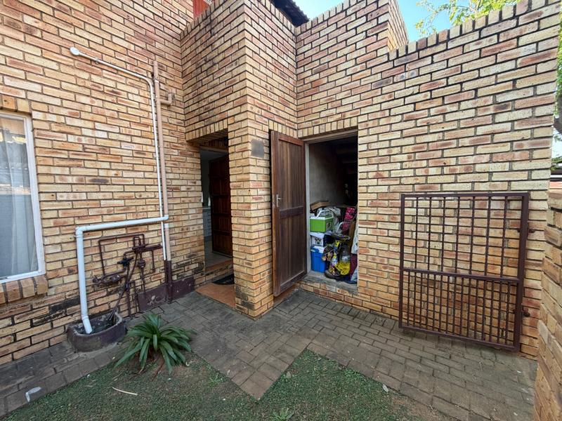 2 Bedroom Property for Sale in Heuwelsig Estate Gauteng