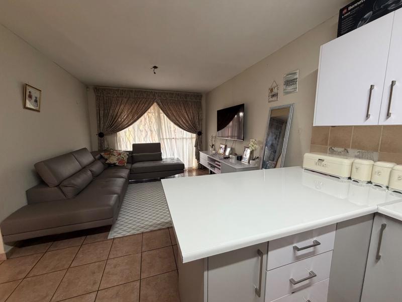 2 Bedroom Property for Sale in Heuwelsig Estate Gauteng