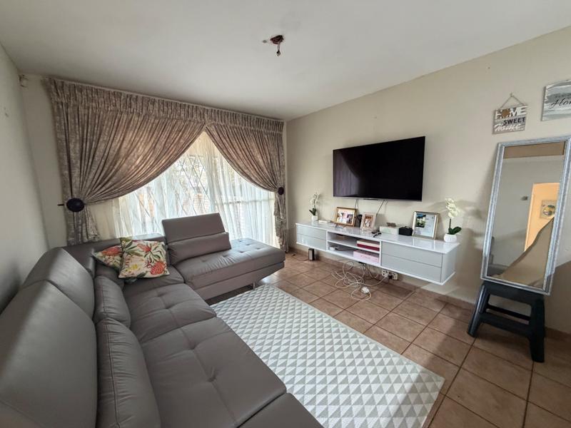 2 Bedroom Property for Sale in Heuwelsig Estate Gauteng