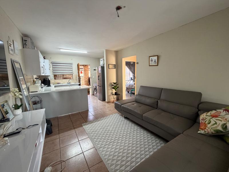 2 Bedroom Property for Sale in Heuwelsig Estate Gauteng