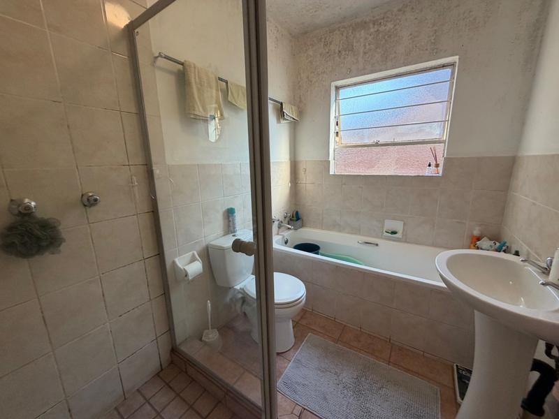 2 Bedroom Property for Sale in Heuwelsig Estate Gauteng