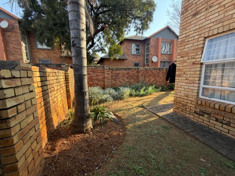 2 Bedroom Property for Sale in Heuwelsig Estate Gauteng
