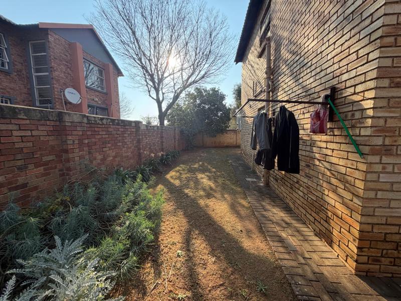 2 Bedroom Property for Sale in Heuwelsig Estate Gauteng