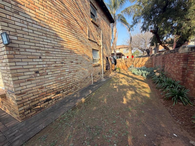 2 Bedroom Property for Sale in Heuwelsig Estate Gauteng