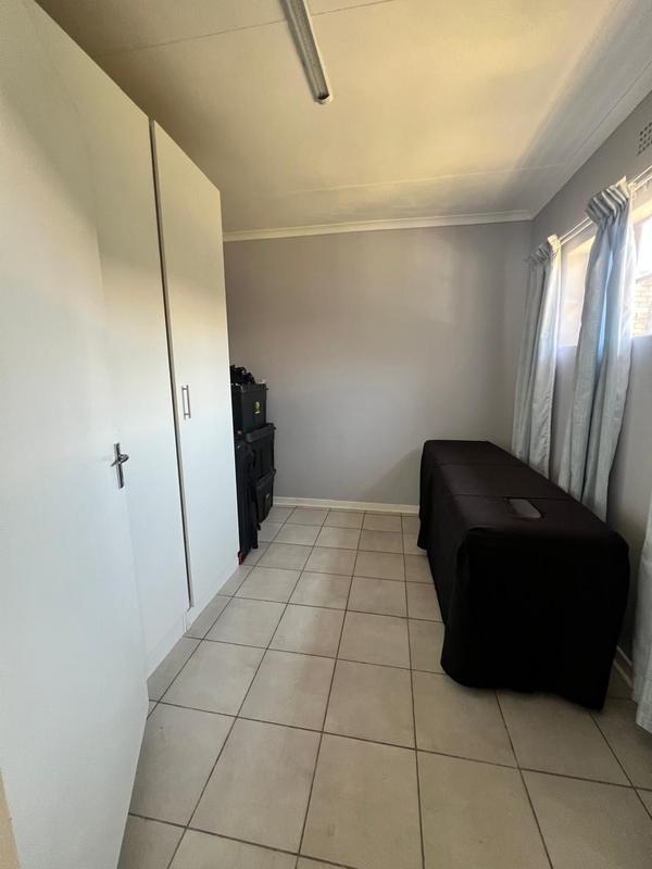 To Let 2 Bedroom Property for Rent in Sunair Park Gauteng
