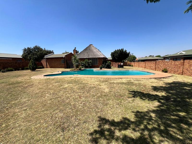 To Let 2 Bedroom Property for Rent in Sunair Park Gauteng