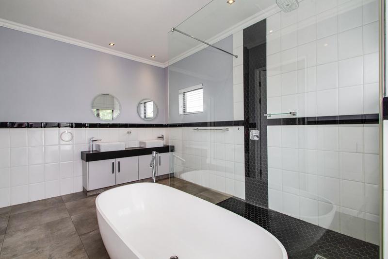 To Let 4 Bedroom Property for Rent in Helderfontein Estate Gauteng