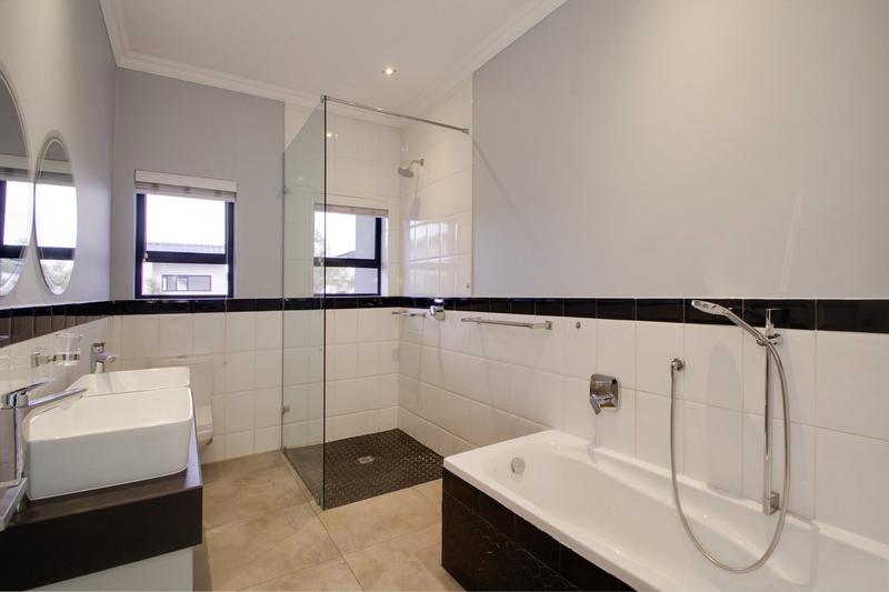 To Let 4 Bedroom Property for Rent in Helderfontein Estate Gauteng