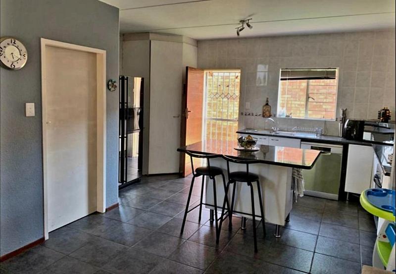 To Let 3 Bedroom Property for Rent in Kyalami Hills Gauteng