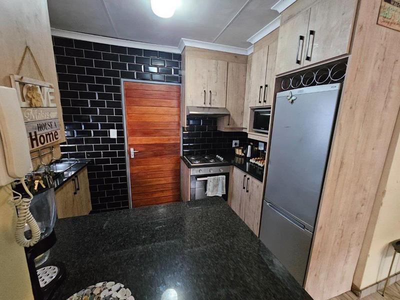 2 Bedroom Property for Sale in Clayville Gauteng