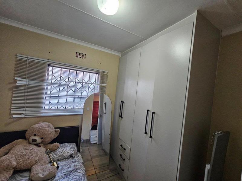 2 Bedroom Property for Sale in Clayville Gauteng