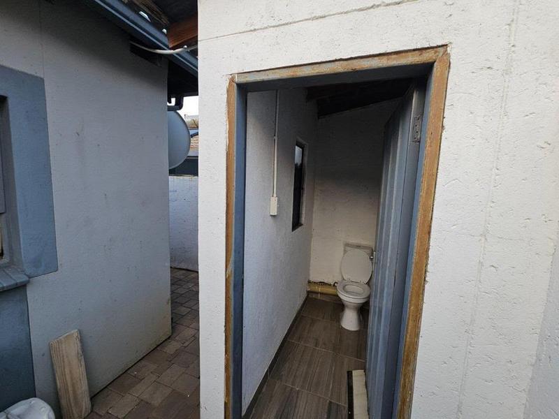 2 Bedroom Property for Sale in Clayville Gauteng
