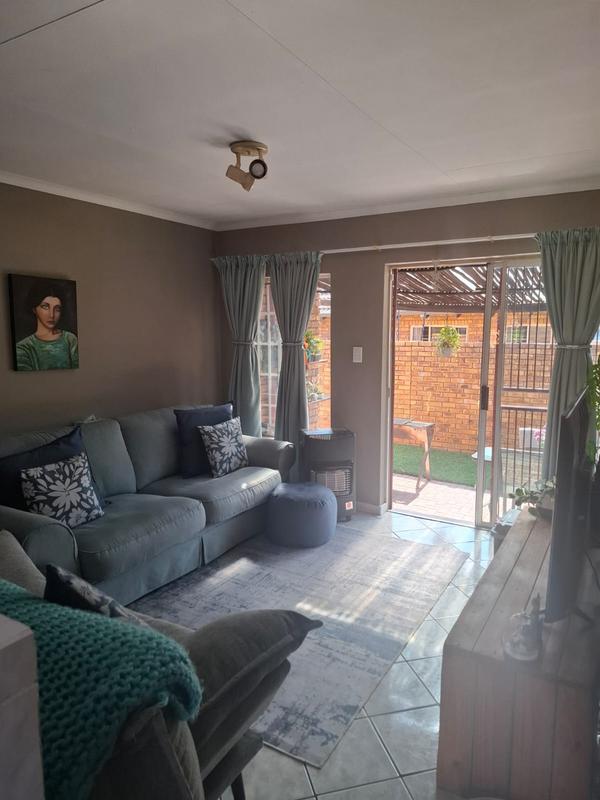 To Let 2 Bedroom Property for Rent in Rooihuiskraal North Gauteng
