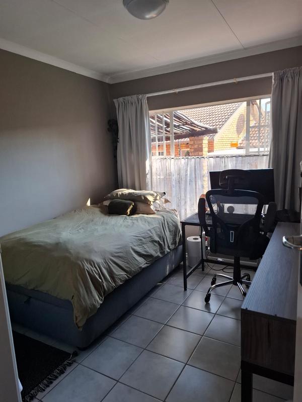 To Let 2 Bedroom Property for Rent in Rooihuiskraal North Gauteng