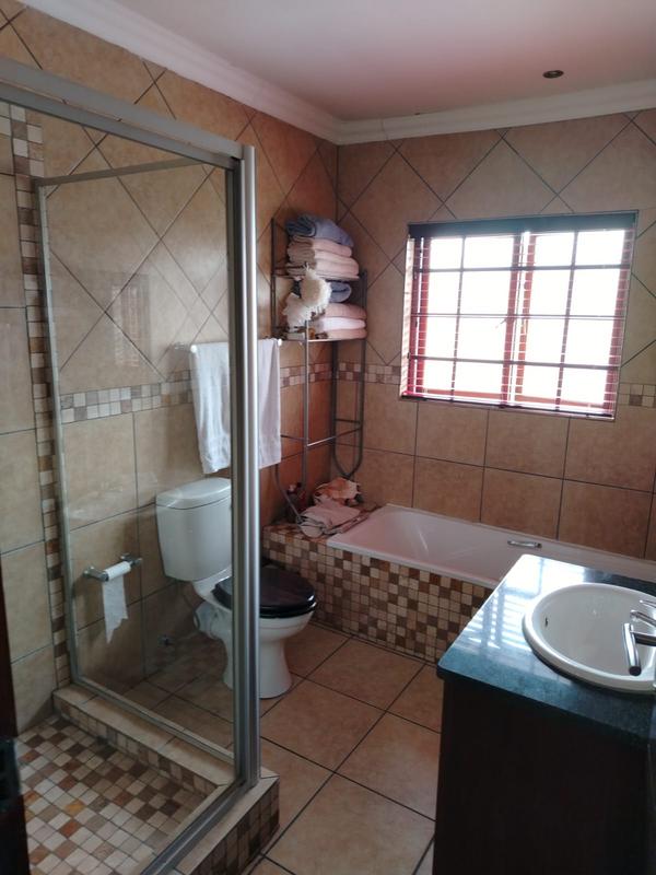4 Bedroom Property for Sale in Amberfield Manor Gauteng