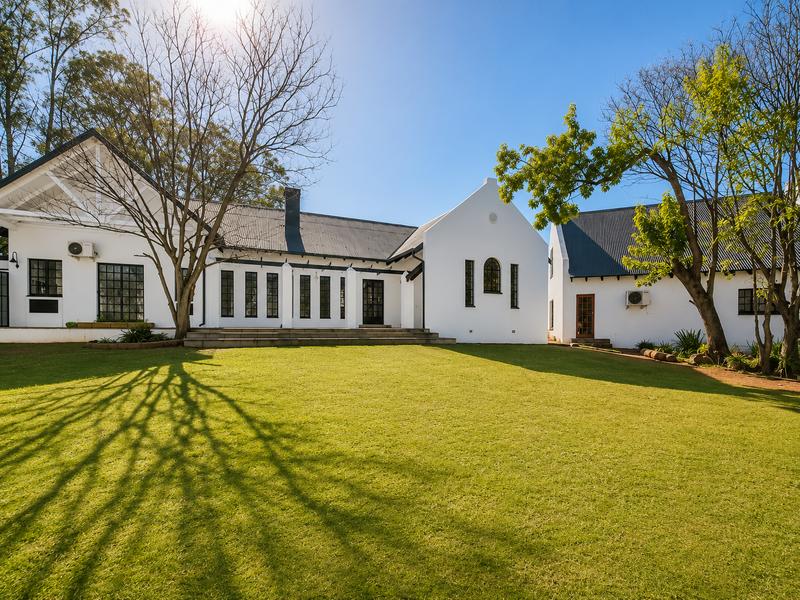 Commercial Property for Sale in Die Hoewes Gauteng