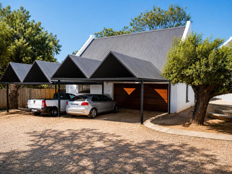 Commercial Property for Sale in Die Hoewes Gauteng