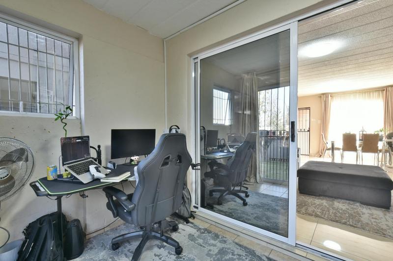 2 Bedroom Property for Sale in Bassonia Gauteng
