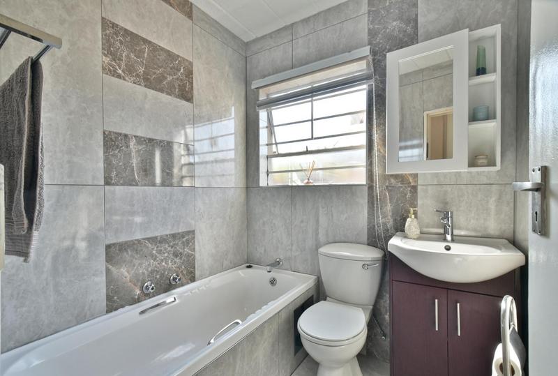 2 Bedroom Property for Sale in Bassonia Gauteng