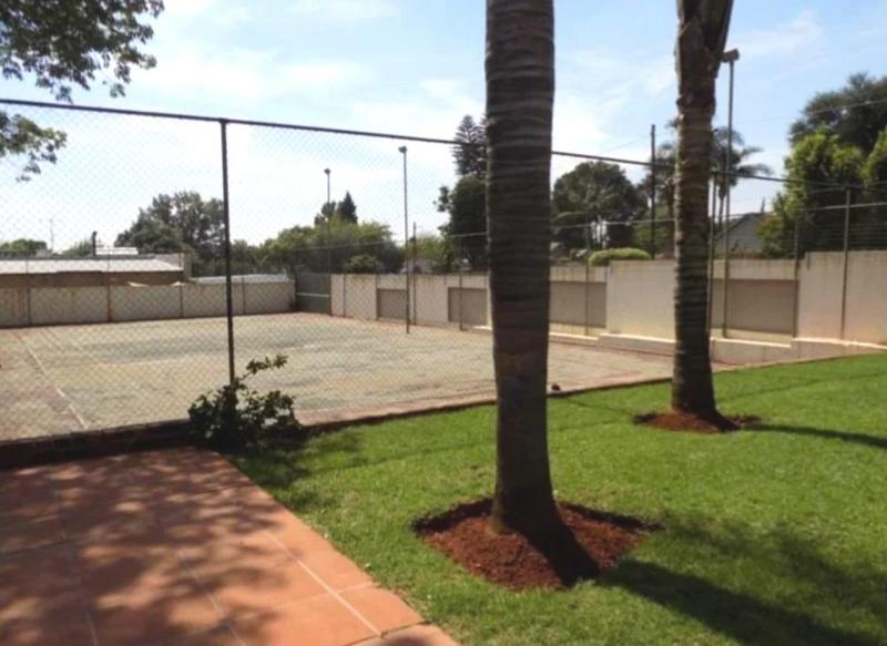 To Let 5 Bedroom Property for Rent in Constantia Kloof Gauteng