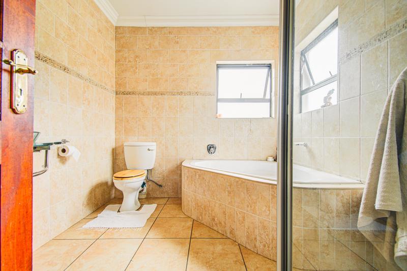 3 Bedroom Property for Sale in Greenstone Hill Gauteng