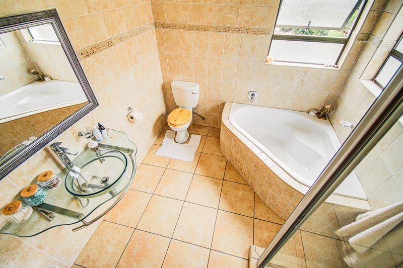 3 Bedroom Property for Sale in Greenstone Hill Gauteng