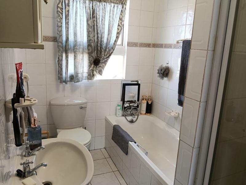 2 Bedroom Property for Sale in South Crest Gauteng