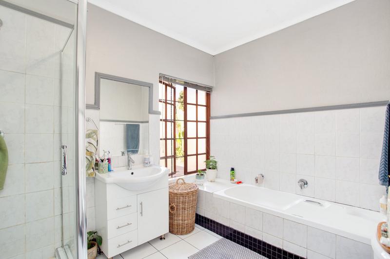 To Let 3 Bedroom Property for Rent in Douglasdale Gauteng