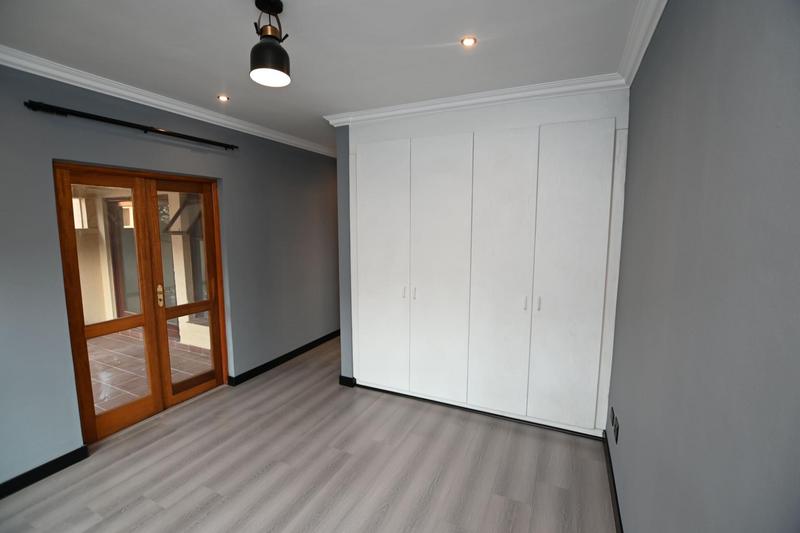 To Let 2 Bedroom Property for Rent in Bryanston Gauteng