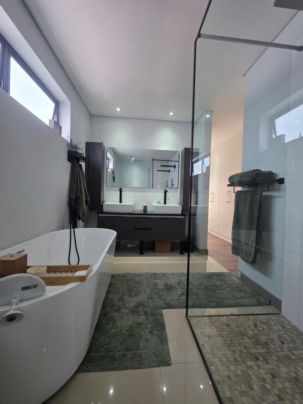To Let 4 Bedroom Property for Rent in Lynnwood Gauteng