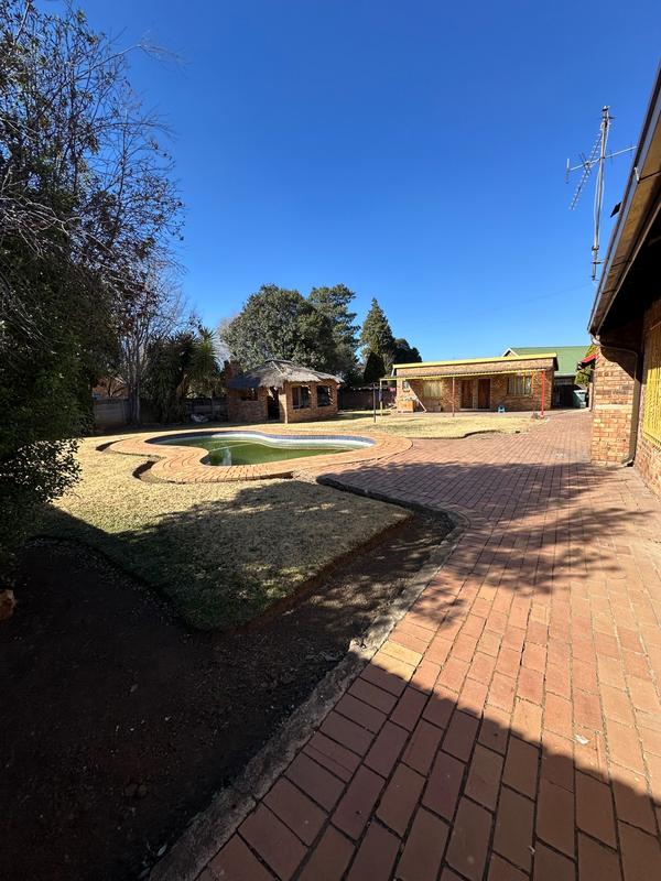 6 Bedroom Property for Sale in Sharon Park Gauteng
