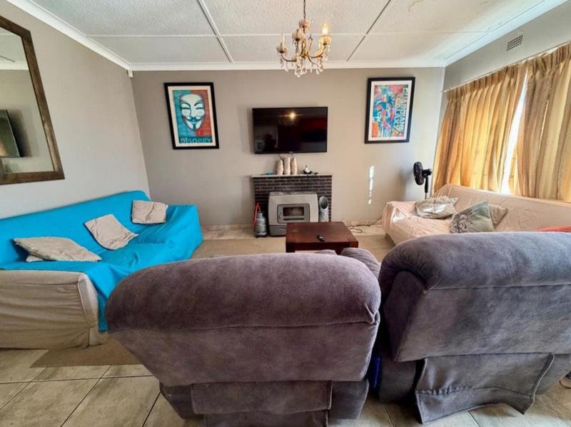 3 Bedroom Property for Sale in Linmeyer Gauteng