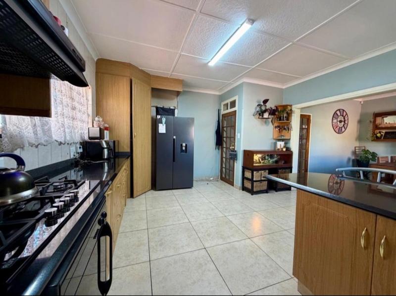 3 Bedroom Property for Sale in Linmeyer Gauteng