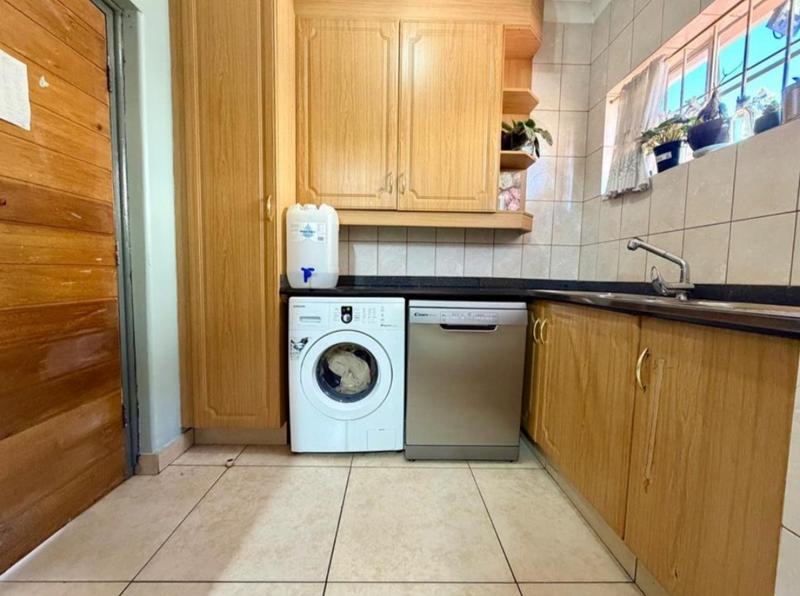 3 Bedroom Property for Sale in Linmeyer Gauteng